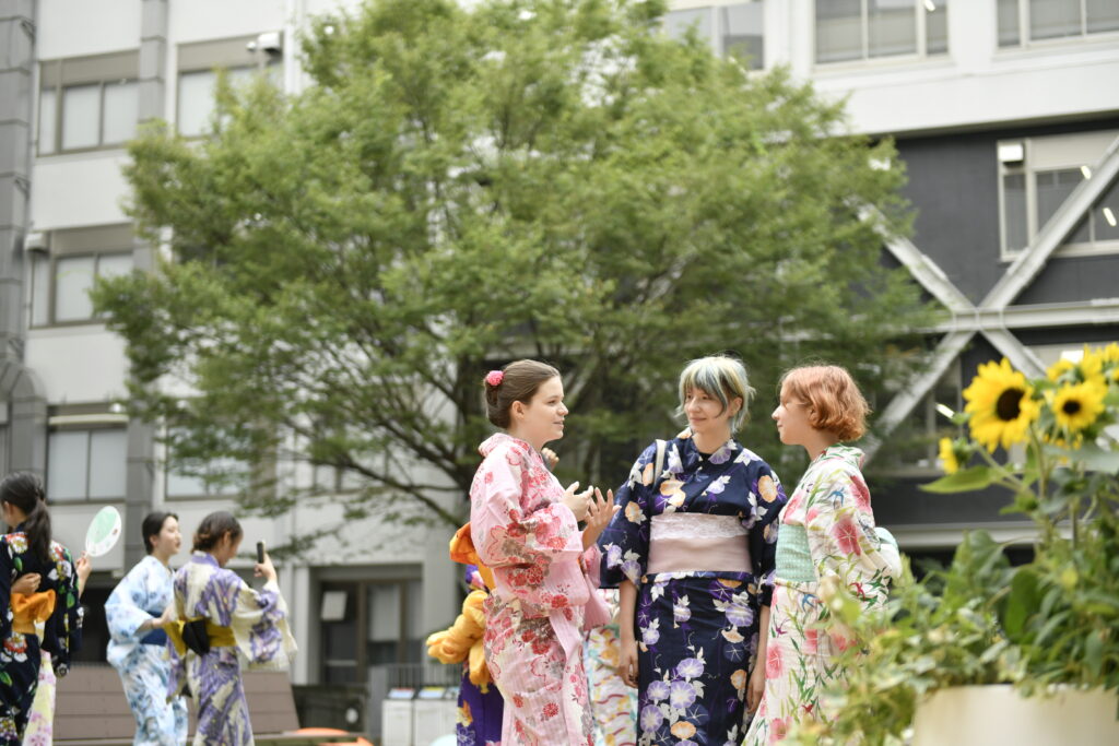 3 girls in kimonos, studying in Japan